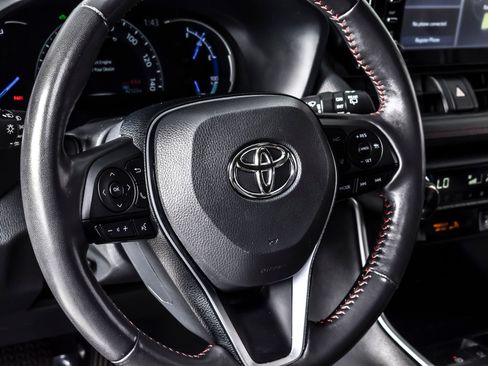 Used 2022 Toyota RAV4 SE w/ Weather & Moonroof Package AWD/4WD image 16