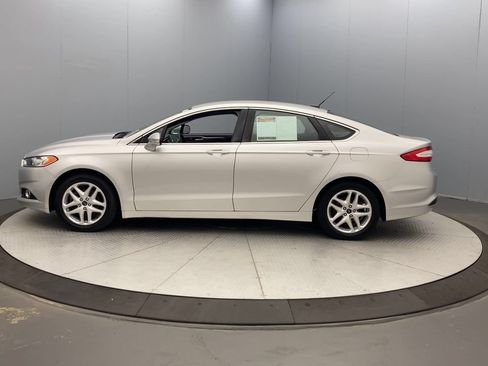 Used 2014 Ford Fusion SE w/ Equipment Group 202A FWD image 2
