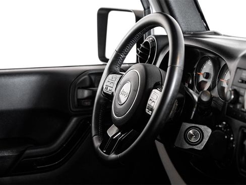 Used 2017 Jeep Wrangler Sahara image 10