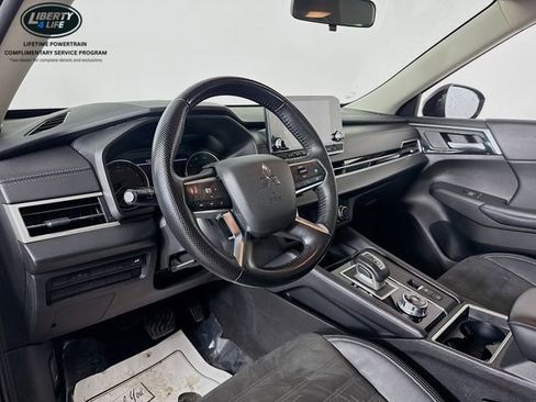Used 2023 Mitsubishi Outlander SE image 9