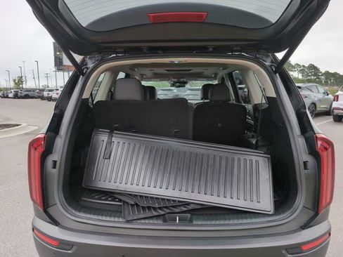 Used 2022 Kia Telluride EX w/ EX Premium Package FWD image 6