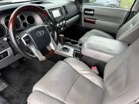 Used 2014 Toyota Sequoia Platinum image 10