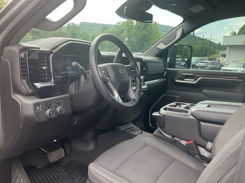 Used 2025 Chevrolet Silverado 2500 LT w/ Trail Boss Package AWD/4WD image 15
