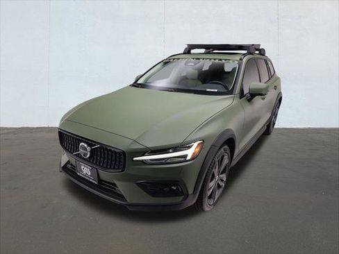 New 2026 Volvo V60 B5 Cross Country Plus w/ Climate Package image 7