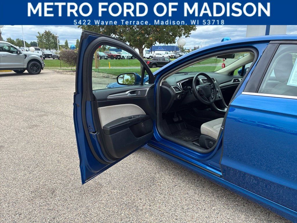 Used 2018 Ford Fusion S FWD image 9
