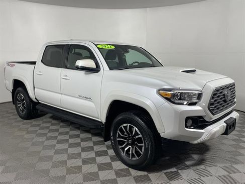 Certified 2022 Toyota Tacoma TRD Sport image 2