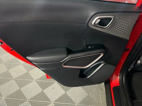 Used 2025 Kia Soul S FWD image 28