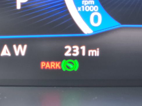 Certified 2025 Volkswagen Taos SE image 12