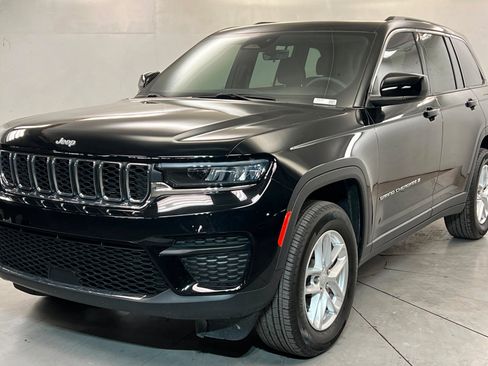 Used 2025 Jeep Grand Cherokee Laredo X w/ Luxury Tech Group I AWD/4WD image 1