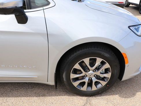 New 2023 Chrysler Pacifica Pinnacle image 9