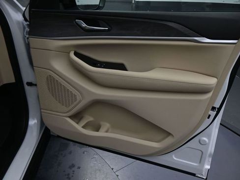 New 2025 Jeep Grand Cherokee Limited w/ Trailer Tow Package image 21