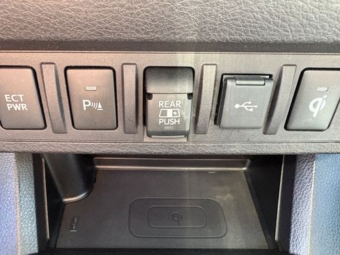 Used 2021 Toyota Tacoma TRD Off-Road w/ Technology Package AWD/4WD image 25