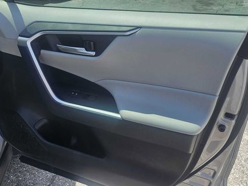 Used 2019 Toyota RAV4 XLE FWD image 22