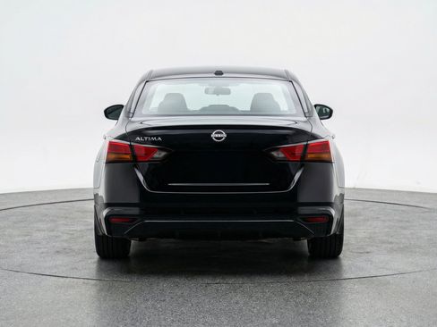 Used 2025 Nissan Altima 2.5 SV FWD image 7
