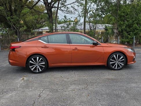 Used 2022 Nissan Altima 2.5 SR FWD image 8