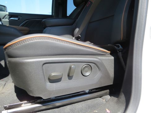 Used 2025 GMC Canyon AT4 w/ Nightfall Edition AWD/4WD image 19