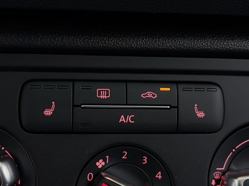 Used 2014 Volkswagen Beetle GSR image 20