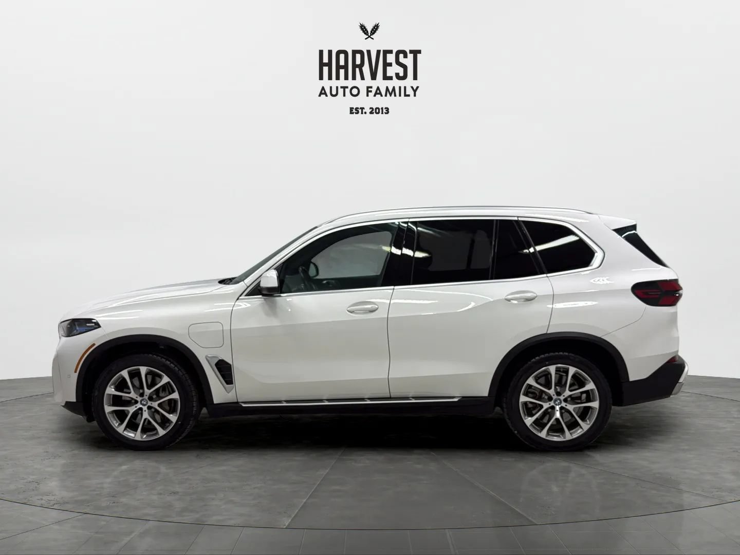 Used 2025 BMW X5 xDrive50e AWD/4WD image 2