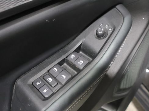 Certified 2024 Jeep Grand Cherokee Laredo X w/ Luxury Tech Group I AWD/4WD image 15