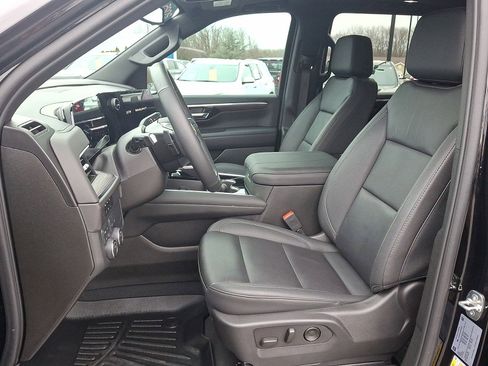 Certified 2025 Chevrolet Suburban LT w/ Comfort Package image 11