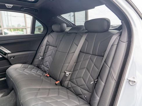 Used 2025 BMW 760i xDrive w/ Executive Package AWD/4WD image 17