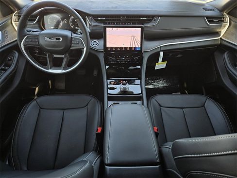 New 2025 Jeep Grand Cherokee Limited image 15