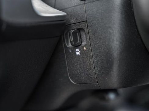 Used 2022 Mercedes-Benz GLB 250 4MATIC w/ Premium Package Lite image 40