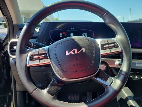 Used 2023 Kia Telluride LX FWD image 21