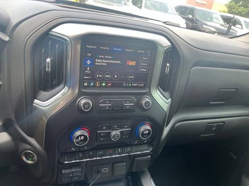 Used 2020 Chevrolet Silverado 1500 LT Trail Boss w/ Midnight Edition AWD/4WD image 8