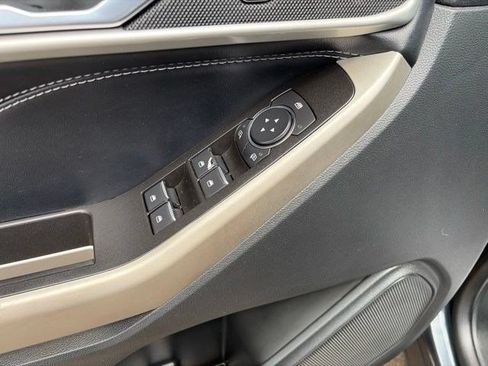 Used 2022 Ford Explorer XLT w/ Equipment Group 202A AWD/4WD image 14