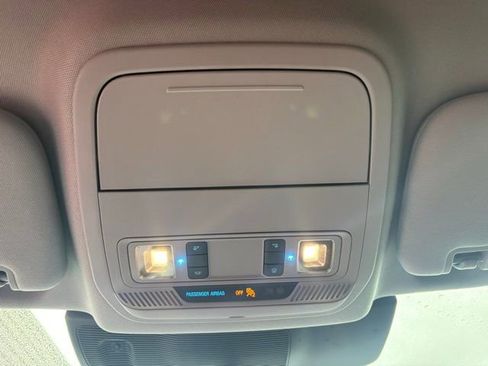 Used 2023 Ford Explorer XLT image 25