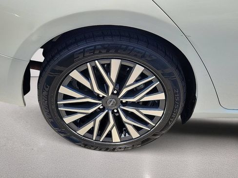 Used 2024 Nissan Altima 2.5 SV FWD image 7