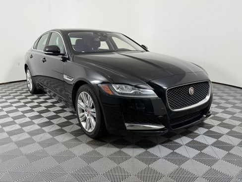 Used 2017 Jaguar XF Premium AWD/4WD image 8