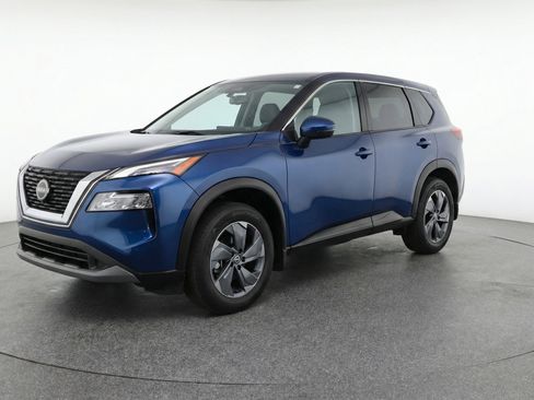 Used 2025 Nissan Rogue SV image 3