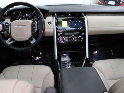 Used 2017 Land Rover Discovery HSE image 2