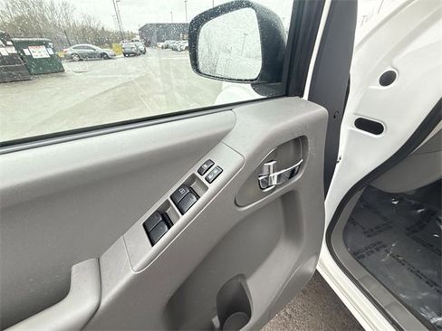 Used 2019 Nissan Frontier SV image 13