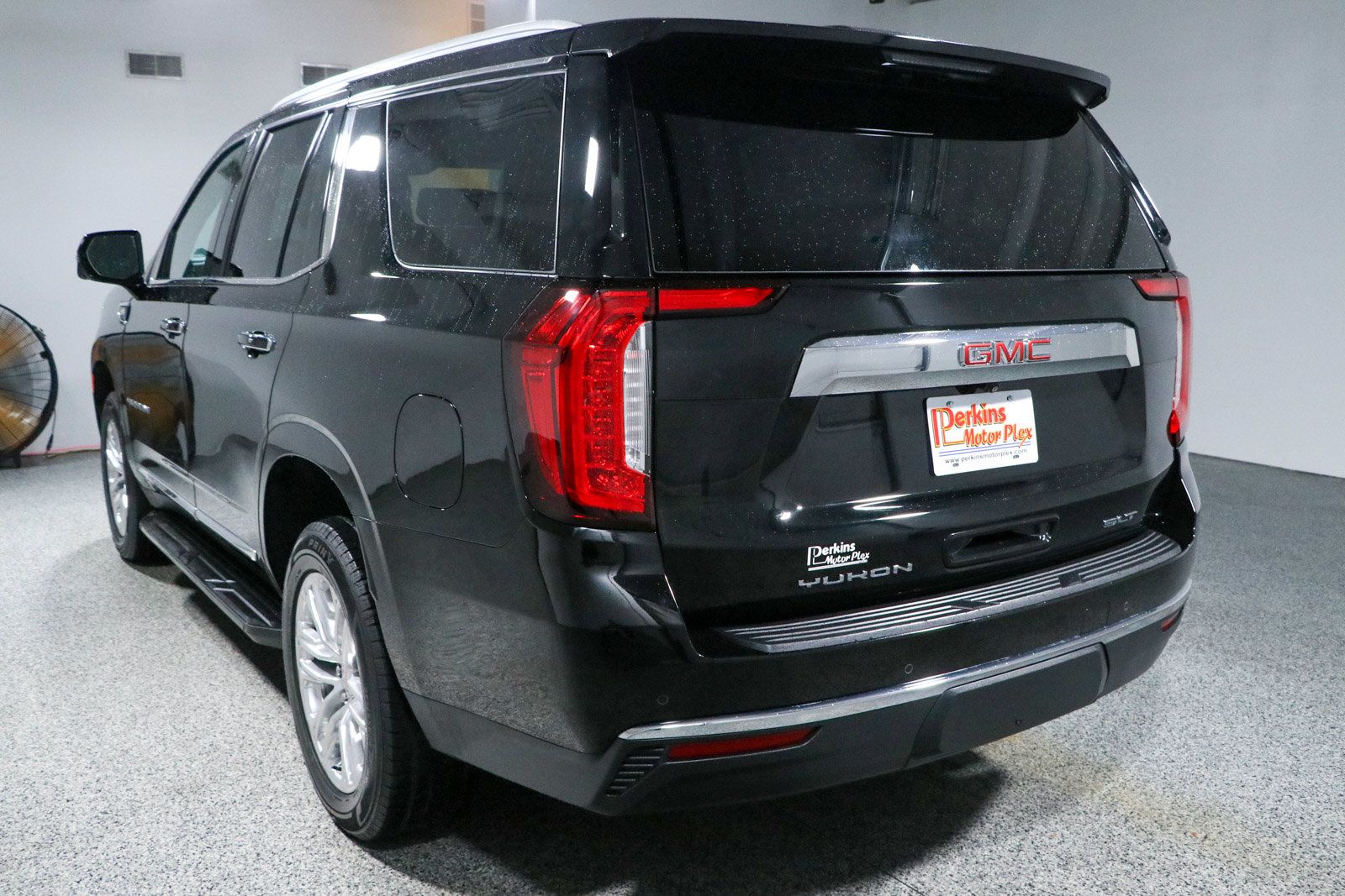 Used 2022 GMC Yukon SLT w/ SLT Premium Package RWD image 9