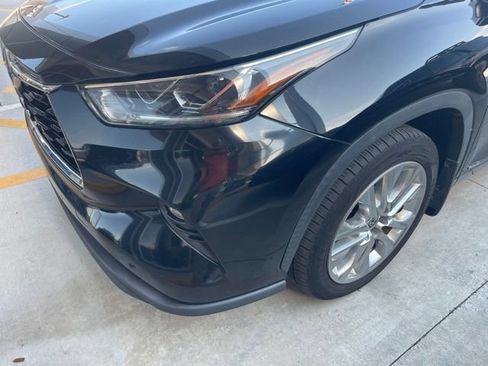 Used 2020 Toyota Highlander Limited AWD/4WD image 2