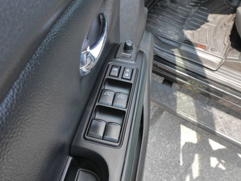 Used 2019 Nissan Titan SV w/ SV Convenience Package AWD/4WD image 19