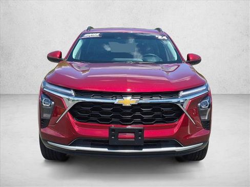Used 2024 Chevrolet Trax LT w/ Driver Confidence Package FWD image 2