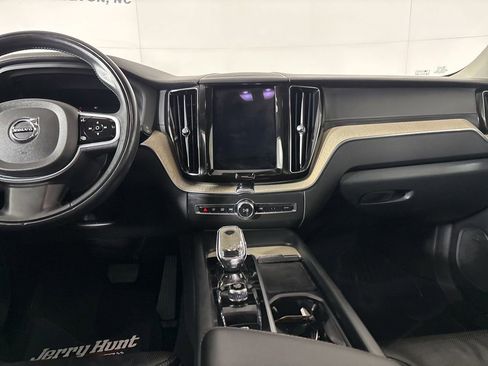 Used 2022 Volvo XC60 B5 Inscription image 22