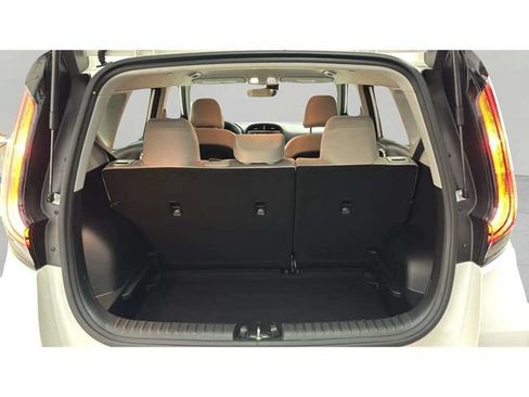 Used 2025 Kia Soul LX w/ LX Technology Package FWD image 20