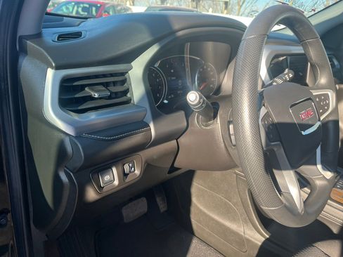 Used 2023 GMC Acadia SLE w/ Driver Convenience Package FWD image 18