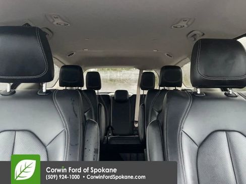 Used 2024 Chrysler Pacifica Touring-L image 39