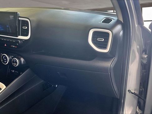 Used 2022 Hyundai Venue Limited FWD image 18