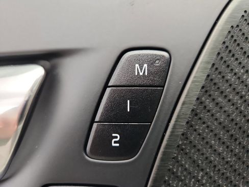 Used 2022 Volvo XC60 B5 Inscription w/ Climate Package image 9