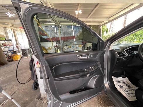 Used 2021 Ford Edge SE FWD image 15