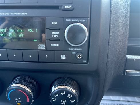 Used 2017 Jeep Patriot High Altitude FWD image 34