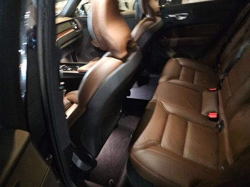 Certified 2025 Volvo XC60 B5 Ultra AWD/4WD image 12