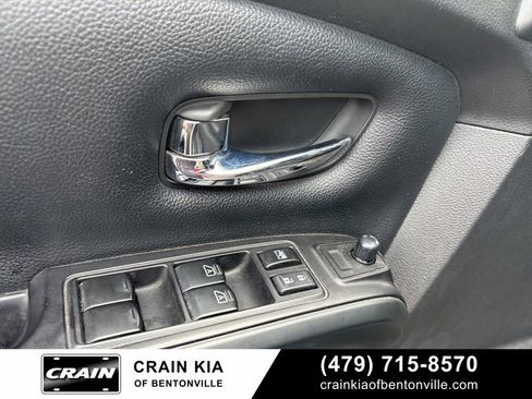 Used 2018 Nissan Titan SL w/ Midnight Edition AWD/4WD image 10